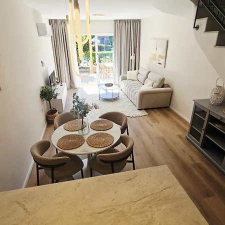 H&o Iris Blue Escape Apartment