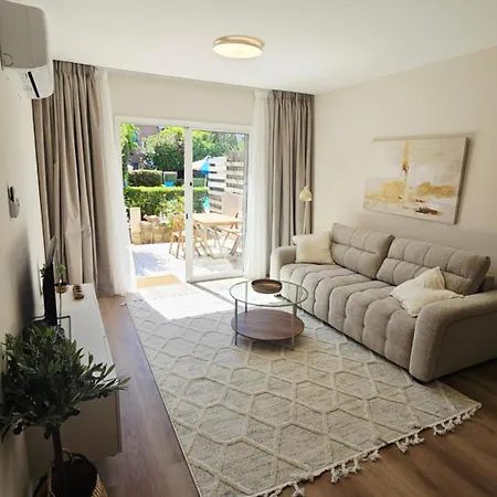 H&o Iris Blue Escape Apartment Paphos
