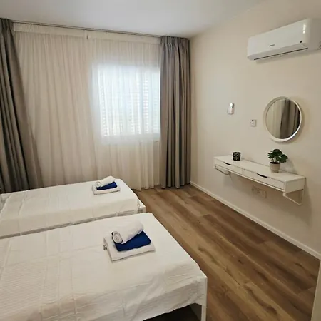 H&o Iris Blue Escape Apartment